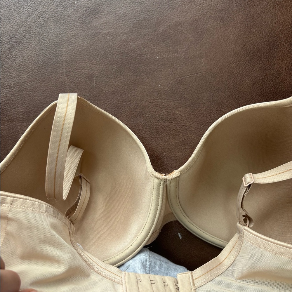 Chantelle Nude Underwire Bra Size 38C - Picture 6 of 6